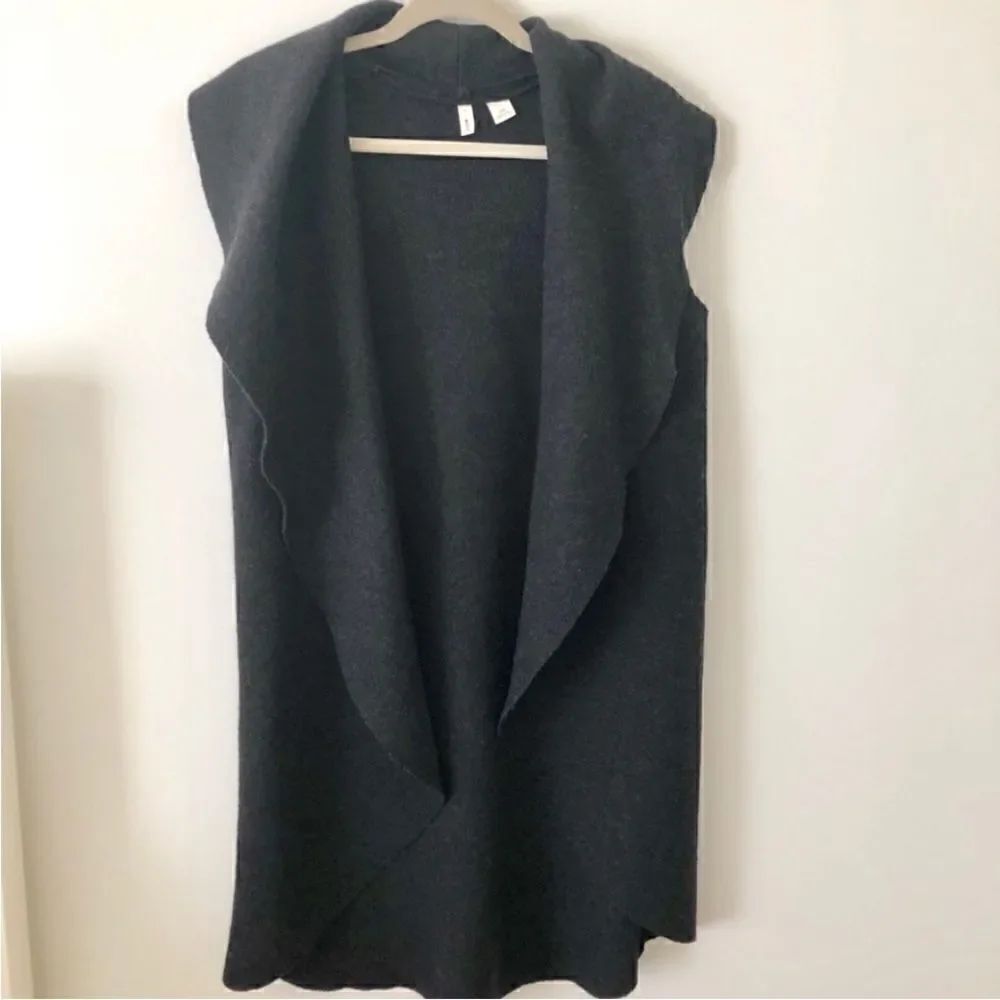 Moth sweater vest - Picture 2 of 2